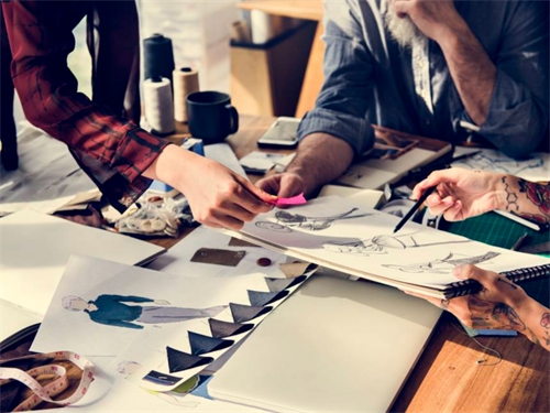 超越平凡,創造卓越的服裝藝術